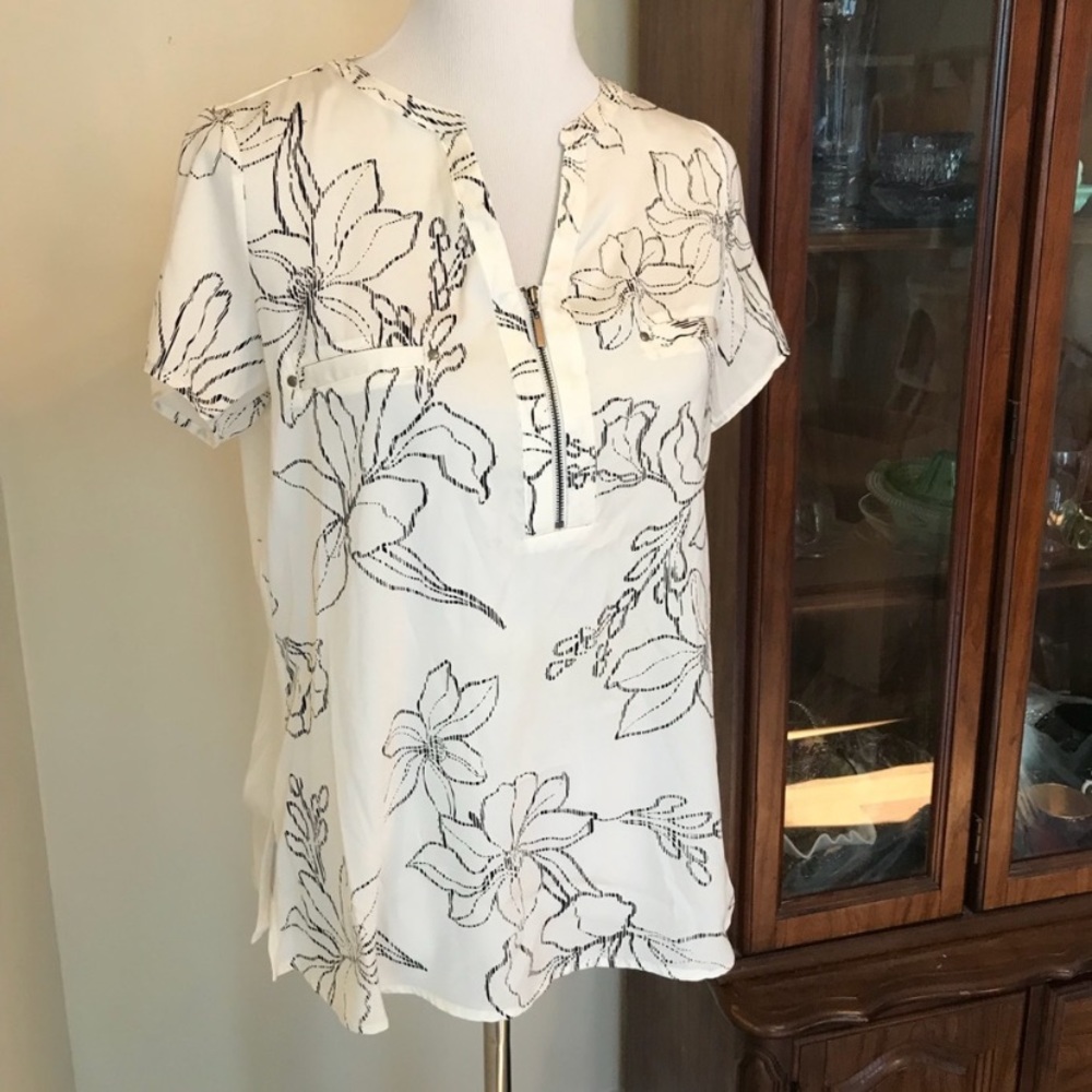 Apt. 9 floral zipper top